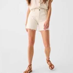 NWT Faherty Sunwashed Demin Shorts in Egret White Size 25 High Waisted